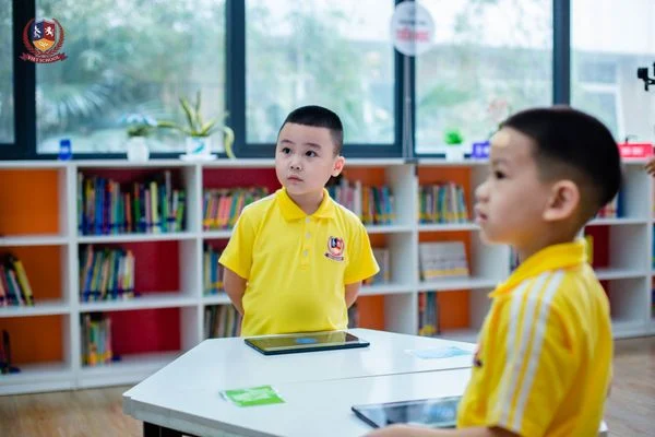 CHUNG KẾT CUỘC THI SPELLING BEE - NHỮNG “CHÚ ONG” TRANH TÀI THỂ HIỆN PHẢN XẠ TIẾNG ANH