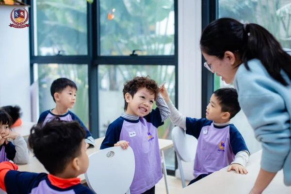 CÁC BẠN NHỎ HÁO HỨC ĐI TÌM HÀNH TRANG VÀO LỚP 1 TẠI VIETSCHOOL