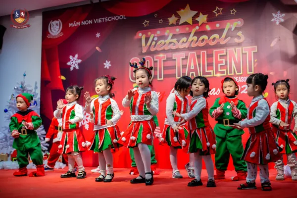 GIÁNG SINH YÊU THƯƠNG CỦA CÁC BẠN NHỎ MẦM NON VIETSCHOOL