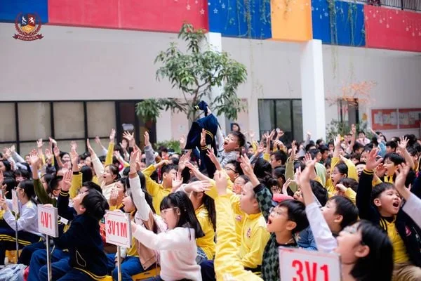 SƠ KẾT HỌC KỲ I NĂM HỌC 2023-2024 - THẦY VÀ TRÒ VIETSCHOOL TỰ TIN VƯƠN XA
