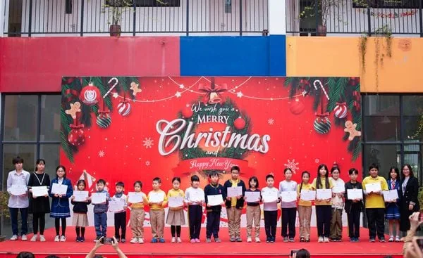 SƠ KẾT HỌC KỲ I NĂM HỌC 2023-2024 - THẦY VÀ TRÒ VIETSCHOOL TỰ TIN VƯƠN XA