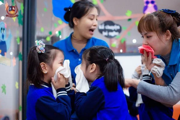 VIETSKILLS: TRẺ HỌC KỸ NĂNG THOÁT HIỂM KHI GẶP HỎA HOẠN