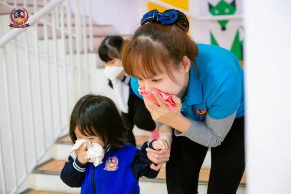 VIETSKILLS: TRẺ HỌC KỸ NĂNG THOÁT HIỂM KHI GẶP HỎA HOẠN