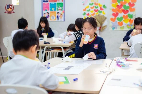VIETSCHOOLERS KHỐI 3 HỌC TOÁN QUA HOẠT ĐỘNG TÌM VẺ ĐẸP CỦA NHỮNG CON SỐ