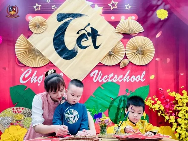 MỸ THUẬT SÁNG TẠO: TRẺ “VẼ” MÙA XUÂN, HÂN HOAN CHÀO TẾT QUA TỪNG NÉT CHỮ THƯ PHÁP