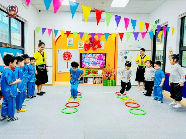 GIÁO DỤC THỂ CHẤT: TRẺ VẬN ĐỘNG THÔNG MINH QUA TRÒ CHƠI DÂN GIAN