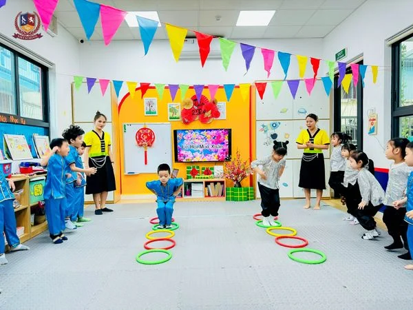 GIÁO DỤC THỂ CHẤT: TRẺ VẬN ĐỘNG THÔNG MINH QUA TRÒ CHƠI DÂN GIAN
