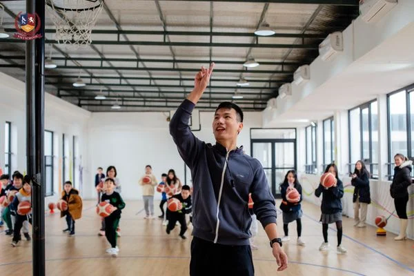 KHÁM PHÁ VIETSCHOOL, HỌC SINH TIỂU HỌC BRENDON ĐƯỢC TRẢI NGHIỆM NHỮNG GÌ?