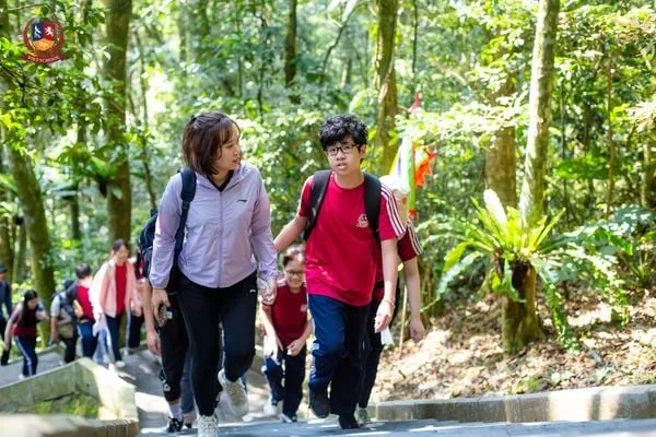 VIETSCHOOLERS KHỐI 7, 8 CHINH PHỤC ĐỈNH THIÊNG BA VÌ