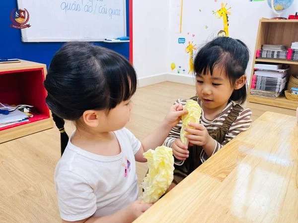 THẾ GIỚI QUANH EM: LỢI ÍCH KỲ DIỆU CỦA RAU XANH CHO CÁC CON KHỎE MẠNH