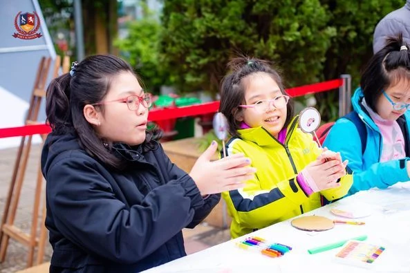 VIETSCHOOL “LÀM NÓNG” NGÀY HỘI CNTT VÀ STEM QUẬN THANH XUÂN VỚI NHỮNG TRẠM TRẢI NGHIỆM CỰC CHẤT