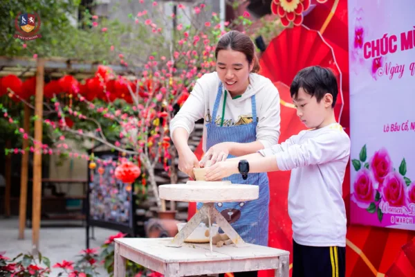 KHỐI 2 VÀ NHỮNG TRẢI NGHIỆM “LẤM LEM” TẠI LÒ BẦU TRĂM NĂM TUỔI - LÀNG GỐM BÁT TRÀNG