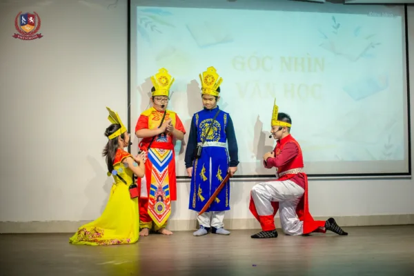 VIETSCHOOLERS THỎA SỨC SÁNG TẠO, MANG TÁC PHẨM VĂN HỌC LÊN SÂN KHẤU VỚI ĐA DẠNG SẢN PHẨM ĐỘC ĐÁO