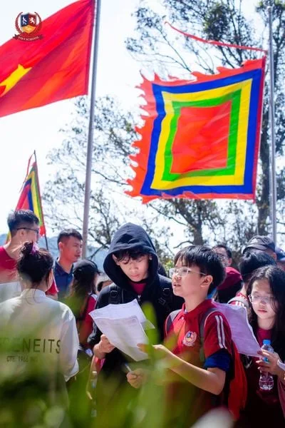 VIETSCHOOLERS KHỐI 7, 8 CHINH PHỤC ĐỈNH THIÊNG BA VÌ