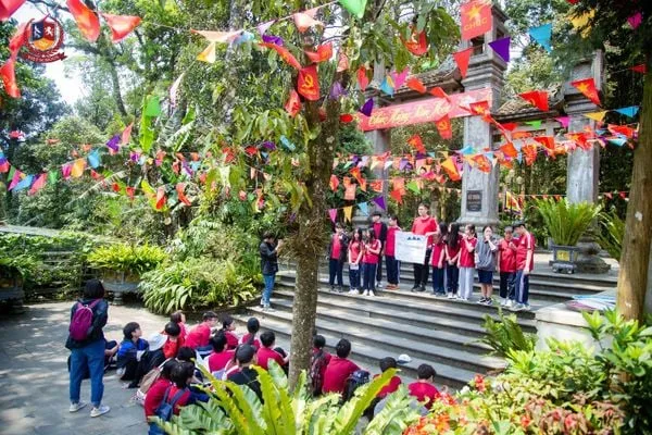 VIETSCHOOLERS KHỐI 7, 8 CHINH PHỤC ĐỈNH THIÊNG BA VÌ