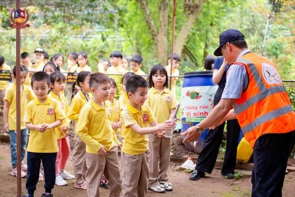 VIETSCHOOLER KHỐI 1 KHÁM PHÁ "ỐC ĐẢO XANH" GIỮA LÒNG HÀ NỘI