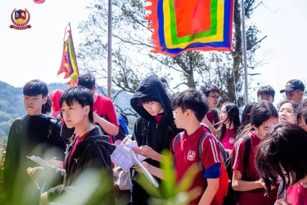 VIETSCHOOLERS KHỐI 7, 8 CHINH PHỤC ĐỈNH THIÊNG BA VÌ