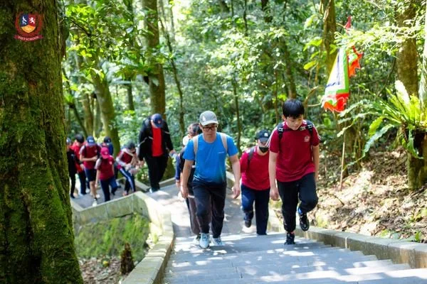 VIETSCHOOLERS KHỐI 7, 8 CHINH PHỤC ĐỈNH THIÊNG BA VÌ