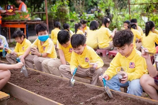 VIETSCHOOLER KHỐI 1 KHÁM PHÁ "ỐC ĐẢO XANH" GIỮA LÒNG HÀ NỘI