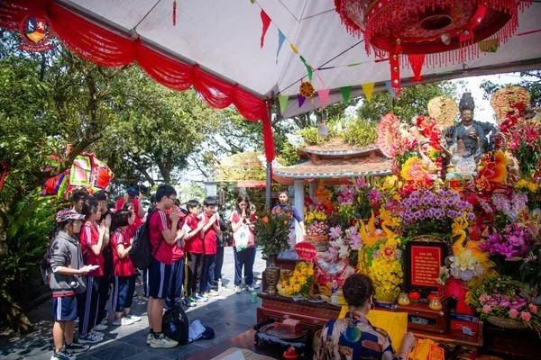 VIETSCHOOLERS KHỐI 7, 8 CHINH PHỤC ĐỈNH THIÊNG BA VÌ