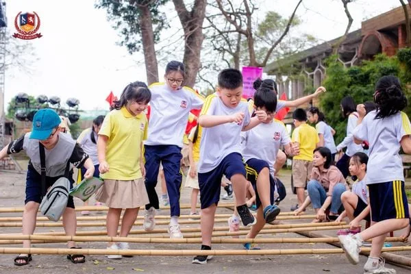 KHỐI 4 THĂM TÒA THÀNH CỔ NHẤT VIỆT NAM, NGHE CHUYỆN TIỀN NHÂN DỰNG NƯỚC