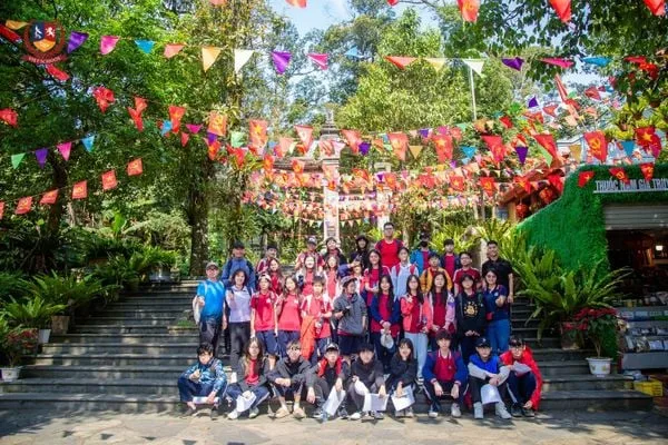 VIETSCHOOLERS KHỐI 7, 8 CHINH PHỤC ĐỈNH THIÊNG BA VÌ