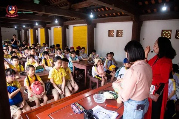 KHỐI 4 THĂM TÒA THÀNH CỔ NHẤT VIỆT NAM, NGHE CHUYỆN TIỀN NHÂN DỰNG NƯỚC