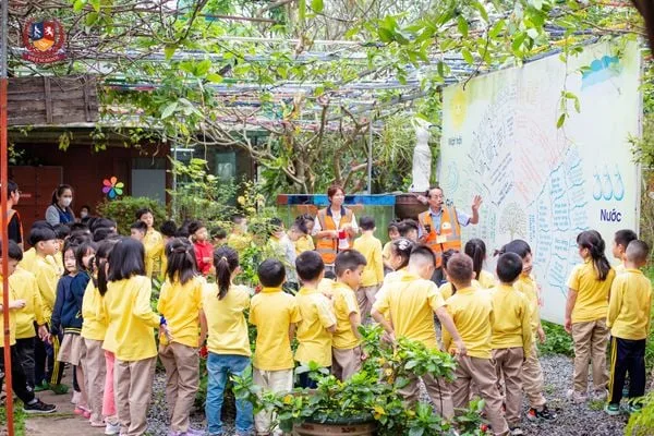 VIETSCHOOLER KHỐI 1 KHÁM PHÁ "ỐC ĐẢO XANH" GIỮA LÒNG HÀ NỘI