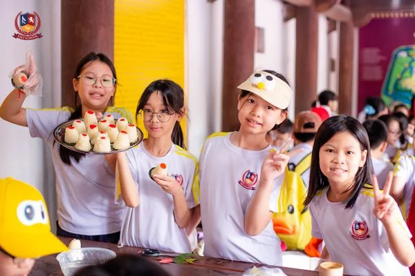KHỐI 4 THĂM TÒA THÀNH CỔ NHẤT VIỆT NAM, NGHE CHUYỆN TIỀN NHÂN DỰNG NƯỚC