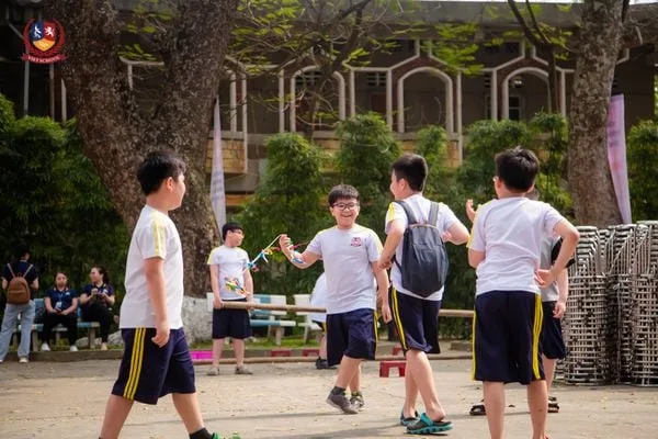 KHỐI 4 THĂM TÒA THÀNH CỔ NHẤT VIỆT NAM, NGHE CHUYỆN TIỀN NHÂN DỰNG NƯỚC