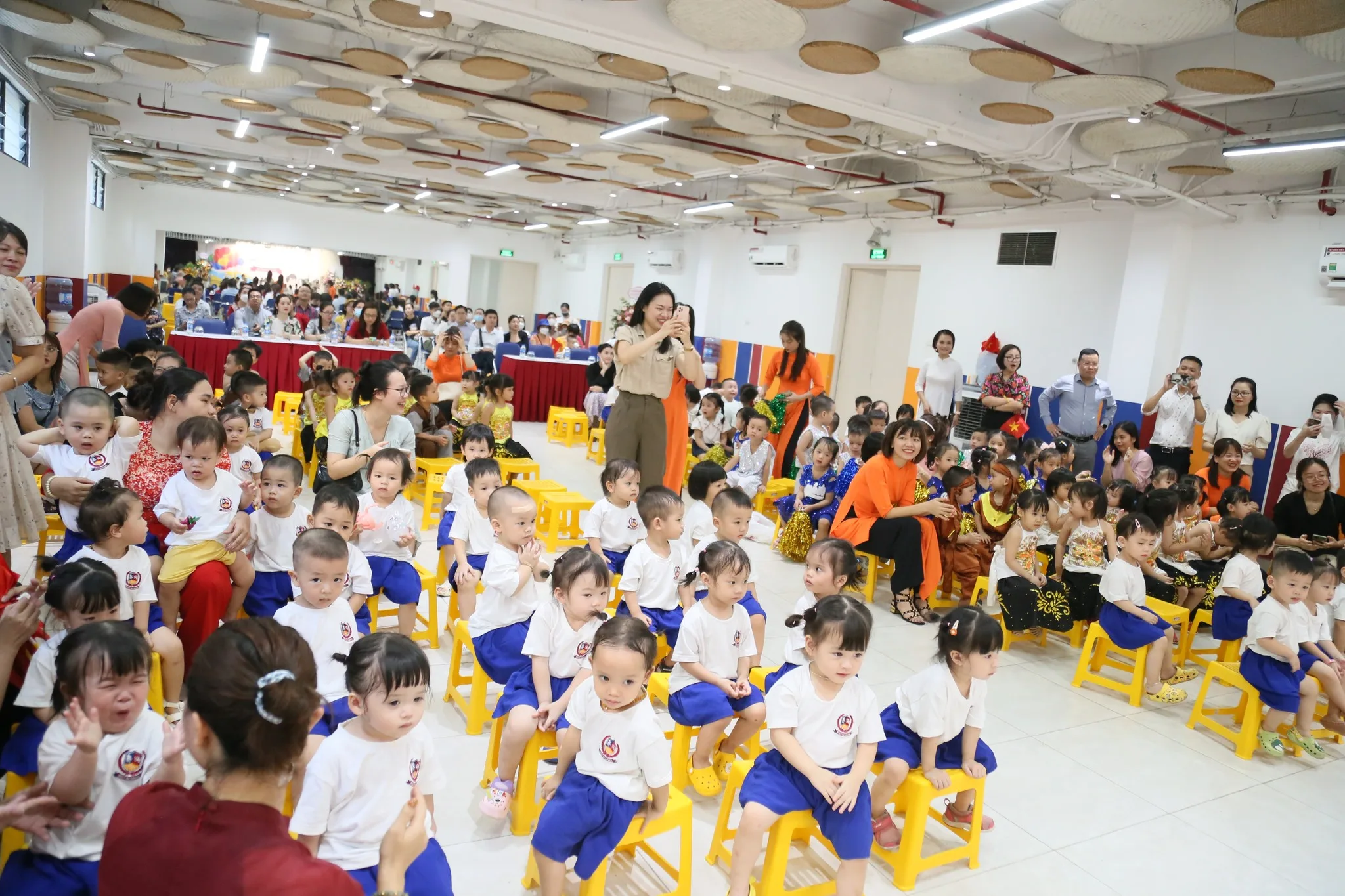 NGÀY HỘI KHAI TRƯỜNG & VUI TẾT TRUNG THU CÙNG CÁC BẠN NHỎ MẦM NON VIETSCHOOL