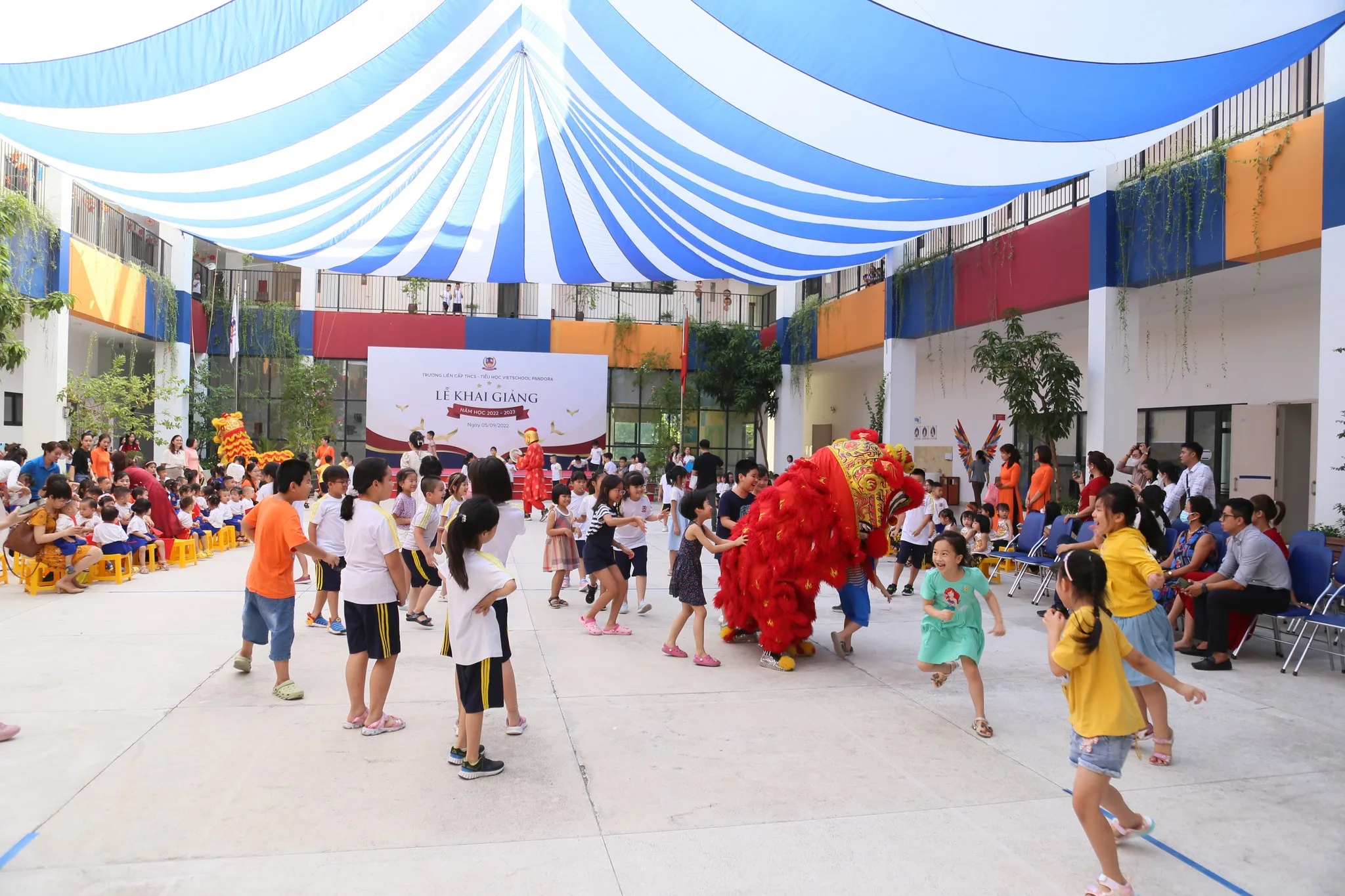 NGÀY HỘI KHAI TRƯỜNG & VUI TẾT TRUNG THU CÙNG CÁC BẠN NHỎ MẦM NON VIETSCHOOL