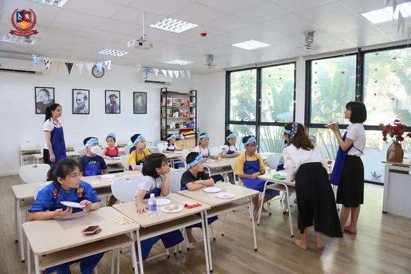 Có gì ở ngày hội khám phá Vietschool? Trải nghiệm tại lớp học làm gốm