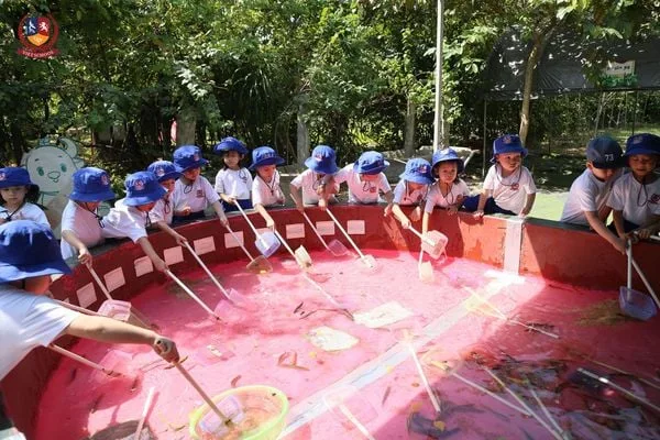 TRẢI NGHIỆM MỘT NGÀY CỦA NÔNG DÂN NHÍ HẠNH PHÚC