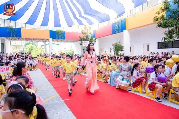 LỄ KHAI GIẢNG “ĐỔI MỚI VÀ SÁNG TẠO” CỦA HỌC SINH VIETSCHOOL