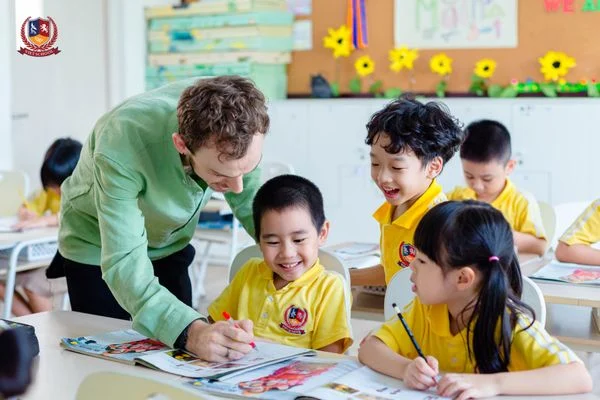 TRẺ TỰ TIN VỚI NỀN TẢNG TIẾNG ANH QUỐC TẾ TẠI KHÓA TIỀN TIỂU HỌC READY FOR K1 - 2K18 VỮNG VÀNG VÀO LỚP 1