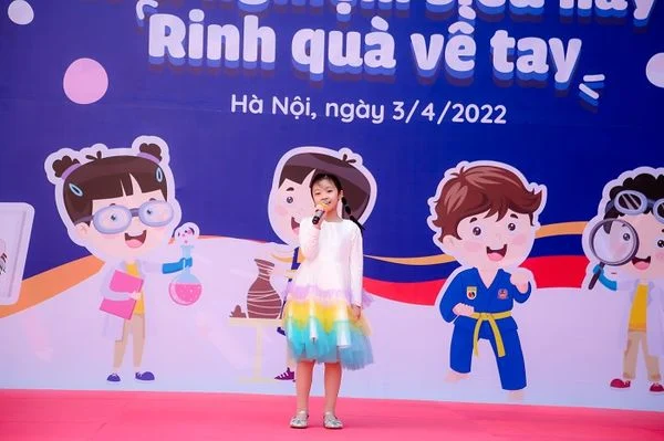 ĐÓN CHÀO HÀNG TRĂM GIA ĐÌNH ĐẾN VỚI "NGÀY HỘI KHÁM PHÁ VIETSCHOOL"