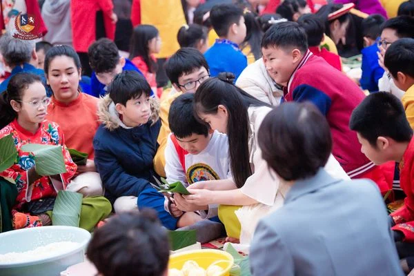 [VIETSCHOOL ON NEWS] Học sinh Vietschool “Gắn kết và Yêu thương” gìn giữ phong vị Tết xưa