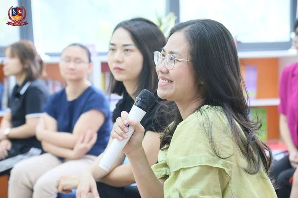Workshop tháng 9: Các bậc cha mẹ hiểu về “5 ngôn ngữ yêu thương” Phụ huynh tham gia chia sẻ nhiều câu chuyện thú vị khi giao tiếp với con