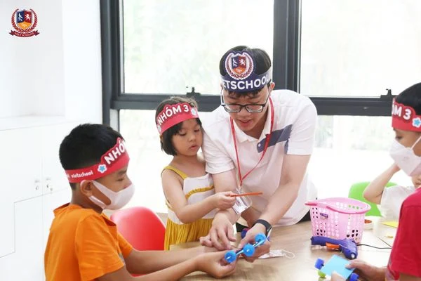 Có gì ở ngày hội khám phá Vietschool? Thỏa chí sáng tạo với phòng thực hành STEAM