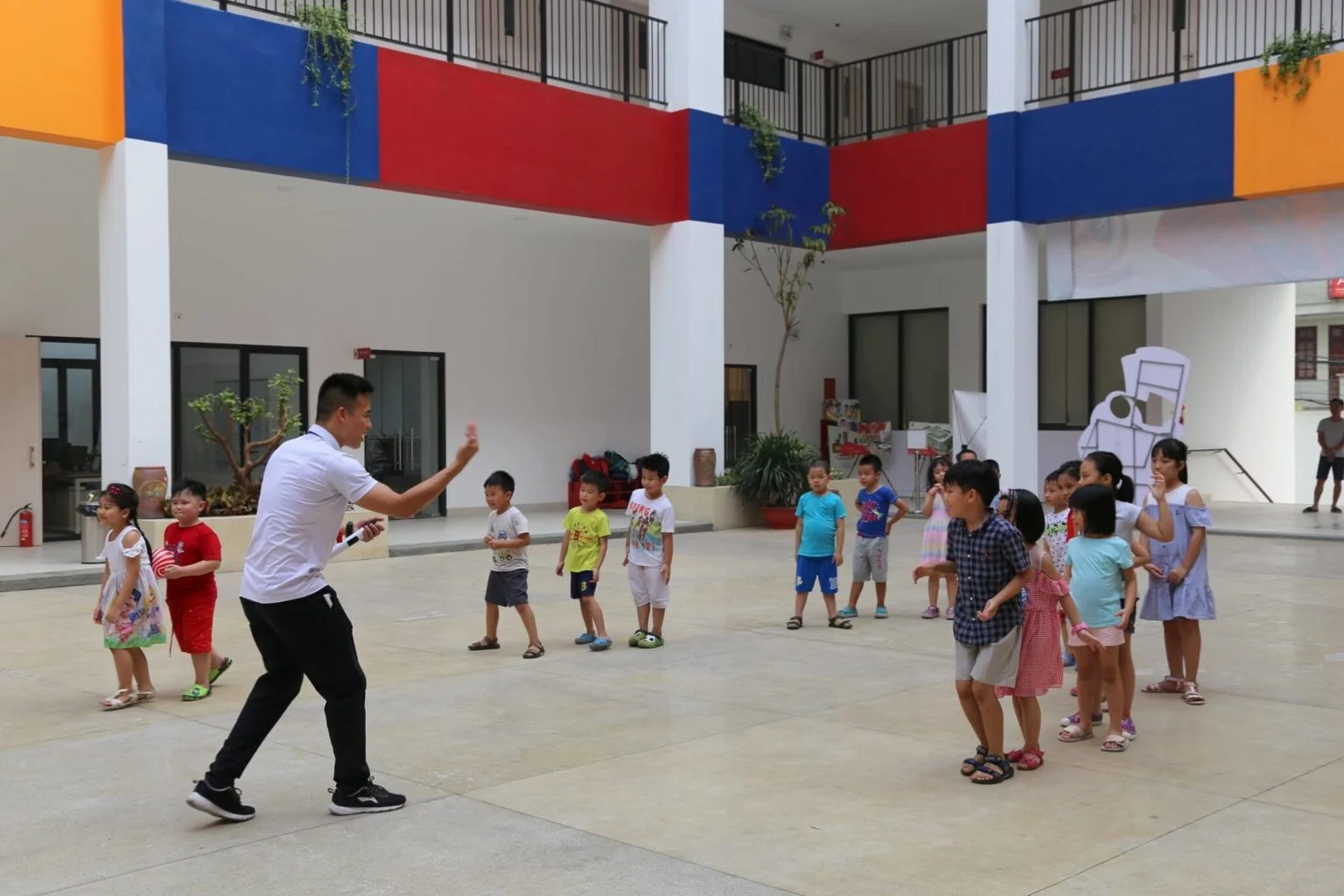 MỘT NGÀY CỦA CHÚNG TỚ TẠI VIETSCHOOL!