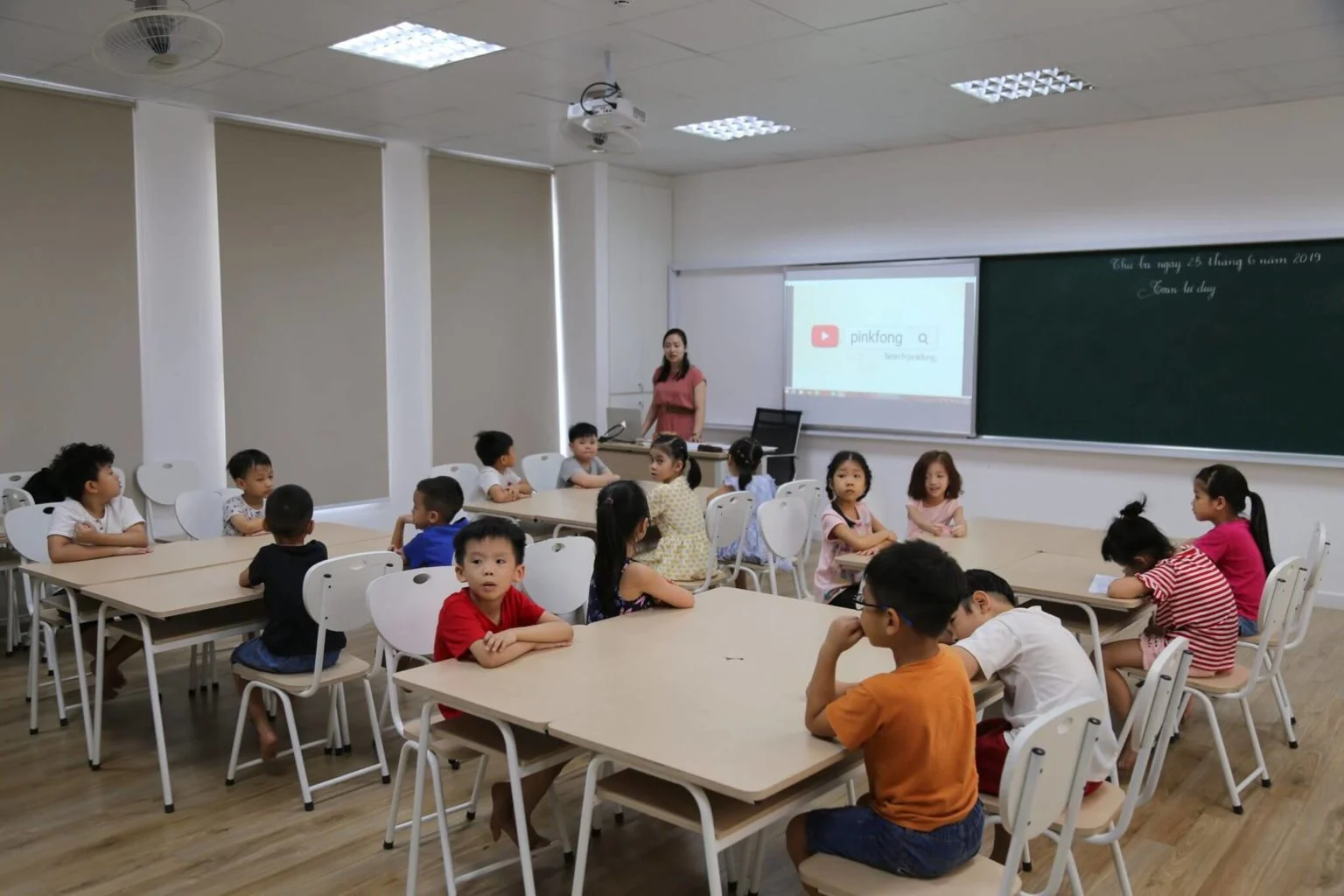 MỘT NGÀY CỦA CHÚNG TỚ TẠI VIETSCHOOL!