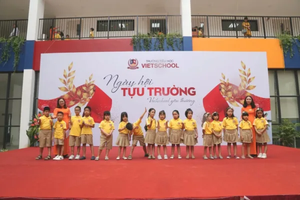 NGÀY HỘI TỰU TRƯỜNG – VIETSCHOOL YÊU THƯƠNG