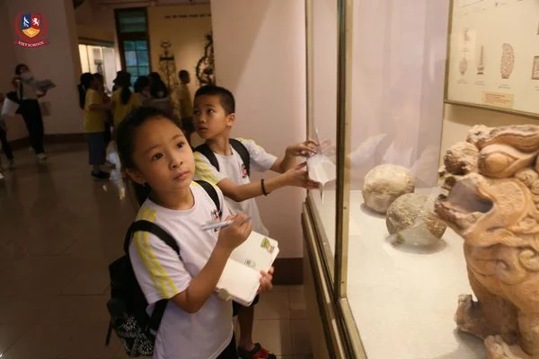 HỌC SINH KHỐI 4 TRẢI NGHIỆM THỬ THÁCH "NGƯỢC DÒNG LỊCH SỬ" TẠI BẢO TÀNG LỊCH SỬ QUỐC GIA.