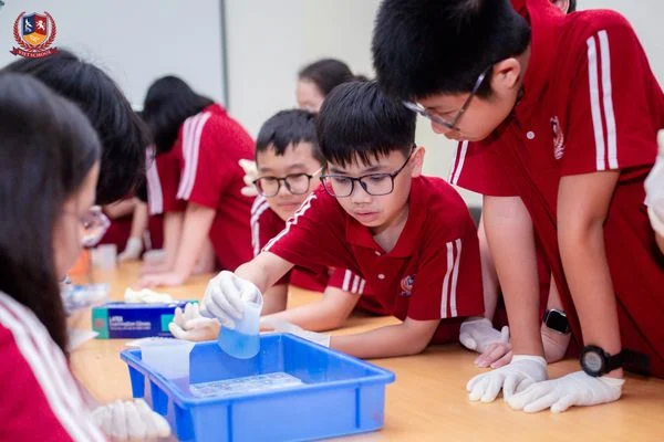 HỌC SINH KHỐI 7 HOÁ THÂN THÀNH CÁC NHÀ KHẢO CỔ HỌC ĐỂ KHÁM PHÁ VÀ GIẢI MÃ HÀNH TRÌNH TRIỆU NĂM CỦA ĐỊA CHẤT