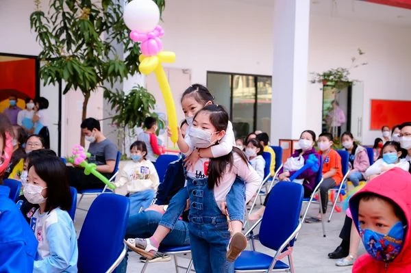 ĐÓN CHÀO HÀNG TRĂM GIA ĐÌNH ĐẾN VỚI "NGÀY HỘI KHÁM PHÁ VIETSCHOOL"