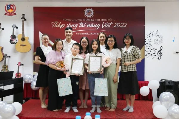 Các tài năng nhí tỏa sáng tại chương trình học bổng "Thắp sáng tài năng Việt 2022"
