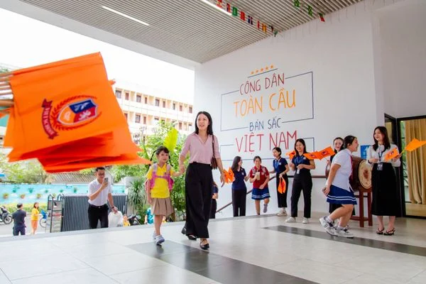 BACK TO SCHOOL: NỤ CƯỜI VIETSCHOOLERS TRONG NGÀY HỘI TỰU TRƯỜNG