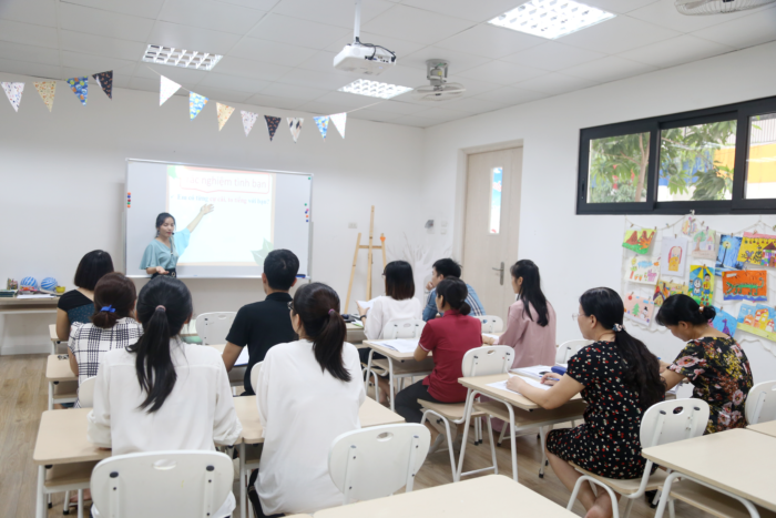 GIÁO VIÊN THCS VIETSCHOOL ĐÀO TẠO VÀ TẬP HUẤN GIẢNG DẠY, SẴN SÀNG CHÀO ĐÓN NĂM HỌC MỚI 2020-2021 Cô Vũ Thị Thùy đang tập huấn giảng dạy môn Vietskills