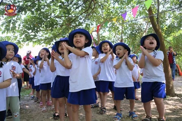 TRẢI NGHIỆM MỘT NGÀY CỦA NÔNG DÂN NHÍ HẠNH PHÚC